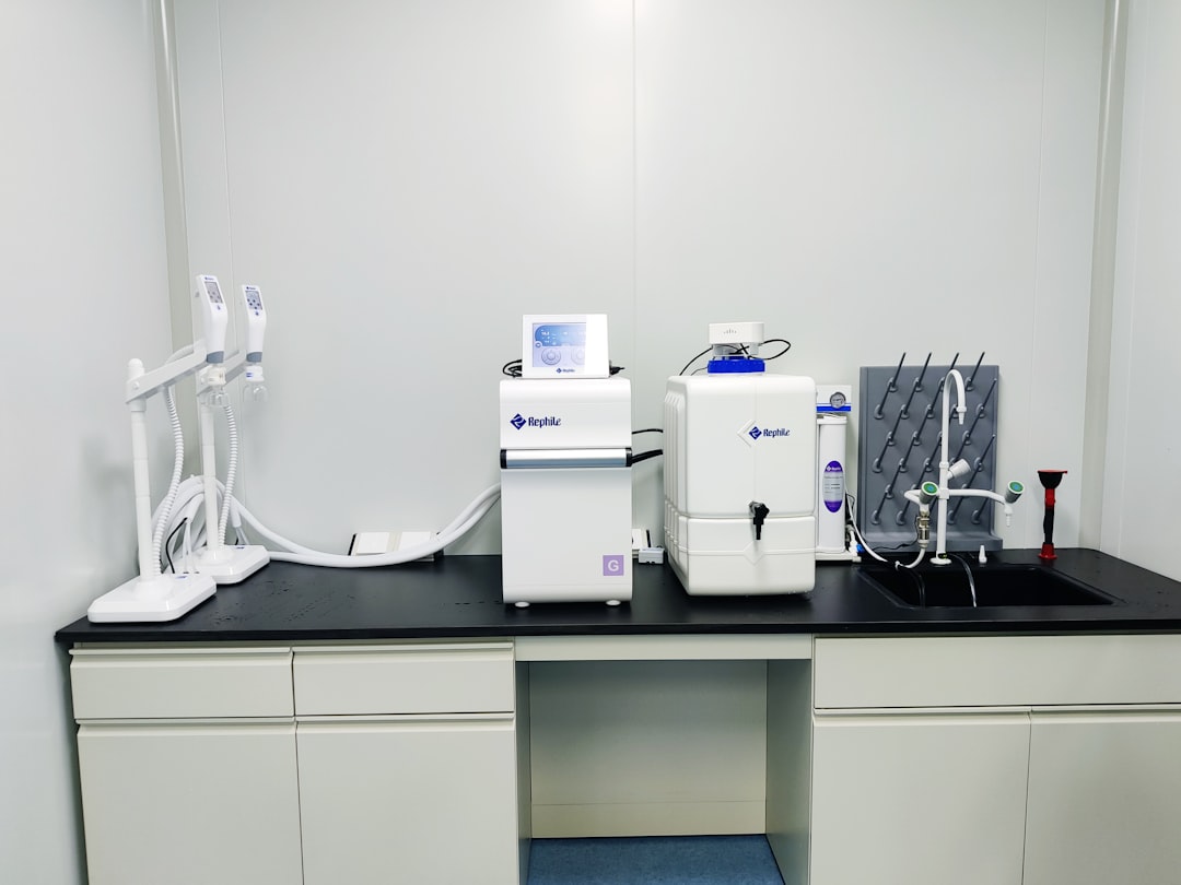 Genie ultrapure water purification system in laboratory